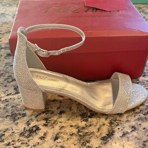 Dazzling Silver Glitter Block Heel Sandals NWT Sz 6.5w
